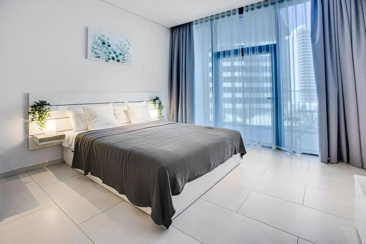 Beautiful Apartment With Burj Khalifa View Dubai