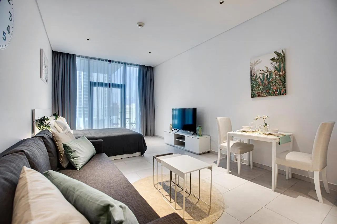 Beautiful Apartment With Burj Khalifa View Dubai