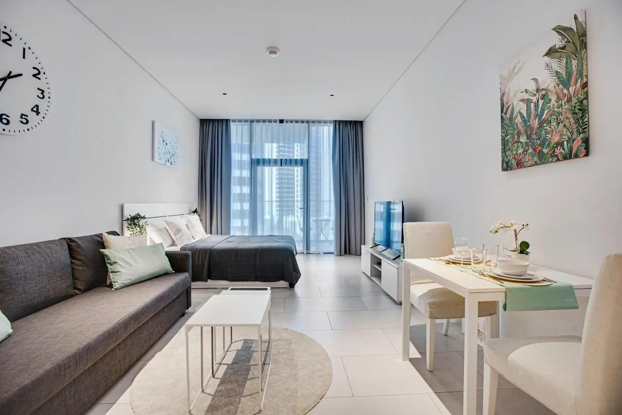 Beautiful Apartment With Burj Khalifa View Dubai