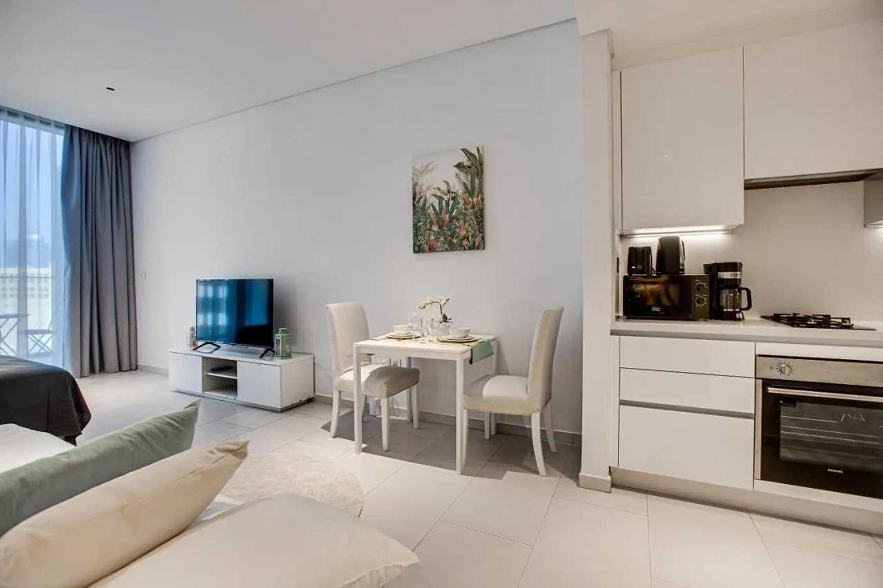 Beautiful Apartment With Burj Khalifa View Dubai