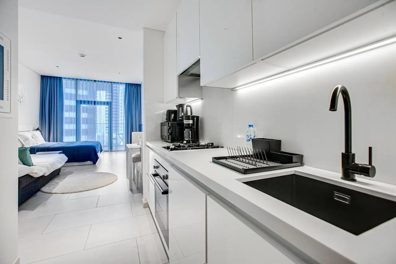 Beautiful Apartment With Burj Khalifa View Dubai